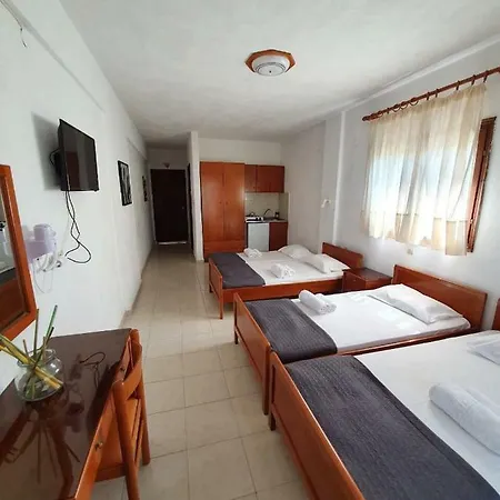 Отель Artemis Holidays